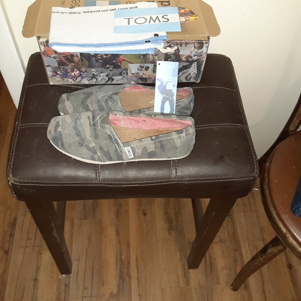 Tom's canvas woman shoes size 8